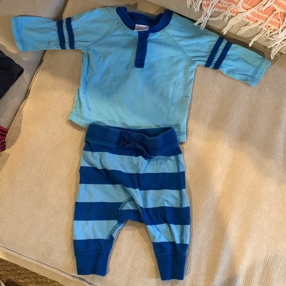 Set of two Hanna Andersson two-piece outfits - Picture 3 of 3